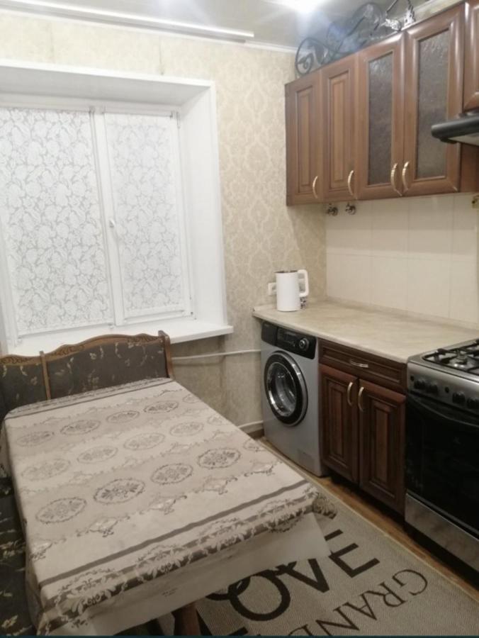 Квартира Рядом С Вокзалом นิปโปร ภายนอก รูปภาพ